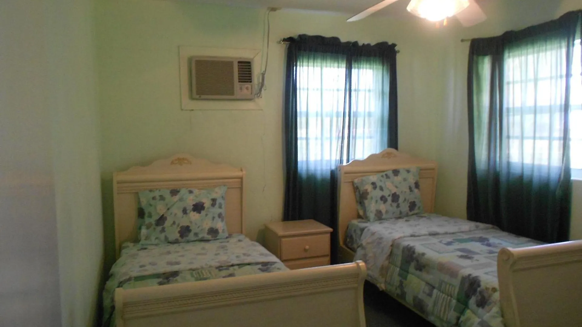 Nathan'S Lodge Kemps Bay Bahamas